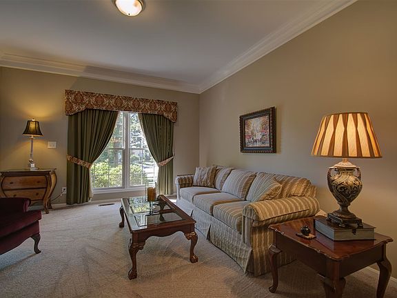 3rd image of 1063 Bayswater Dr