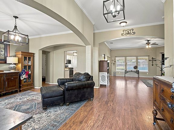 5th image of 116 Springfield Cir