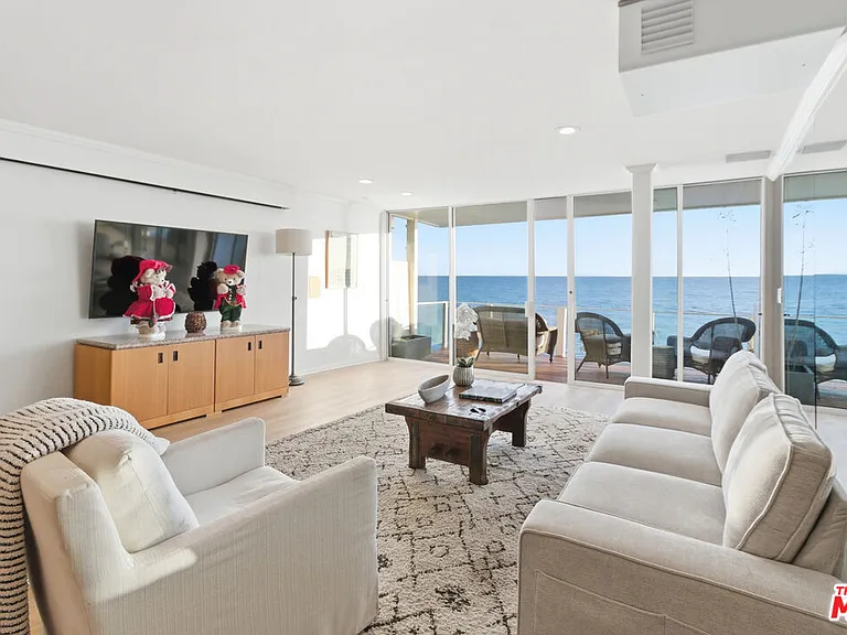 20456 Pacific Coast Hwy — Photo 1
