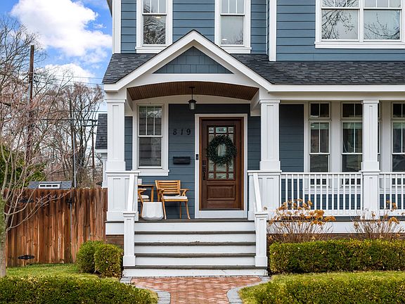 4th image of 819 Irving Ave