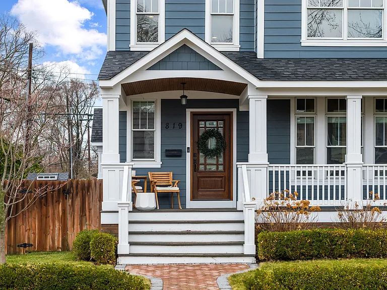 819 Irving Ave — Photo 56
