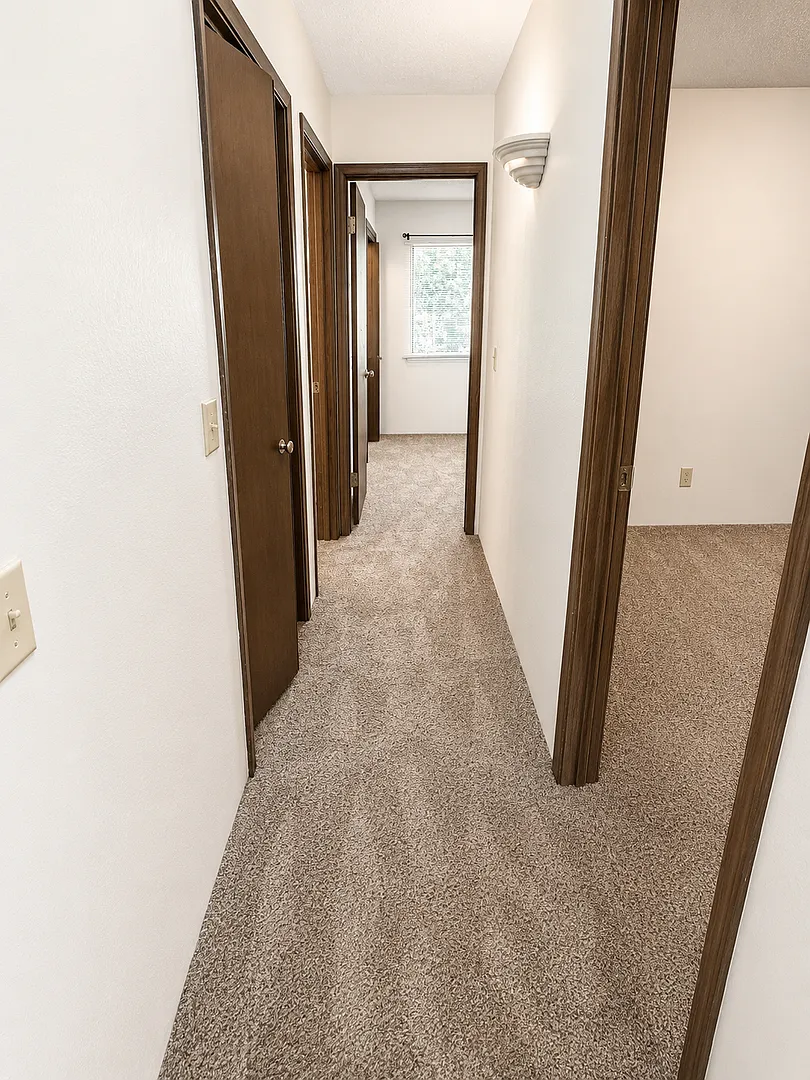 Raven Oaks Apartments — Photo 3