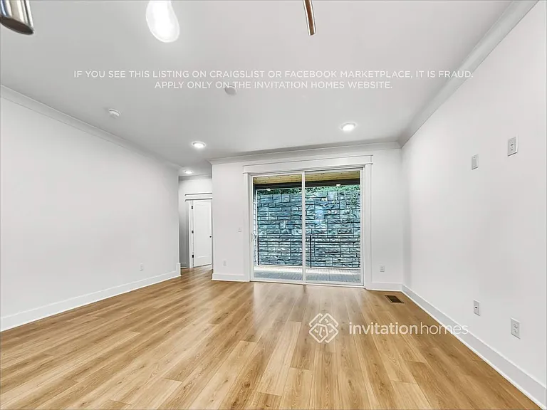 428 38th Ave N #6 — Photo 7
