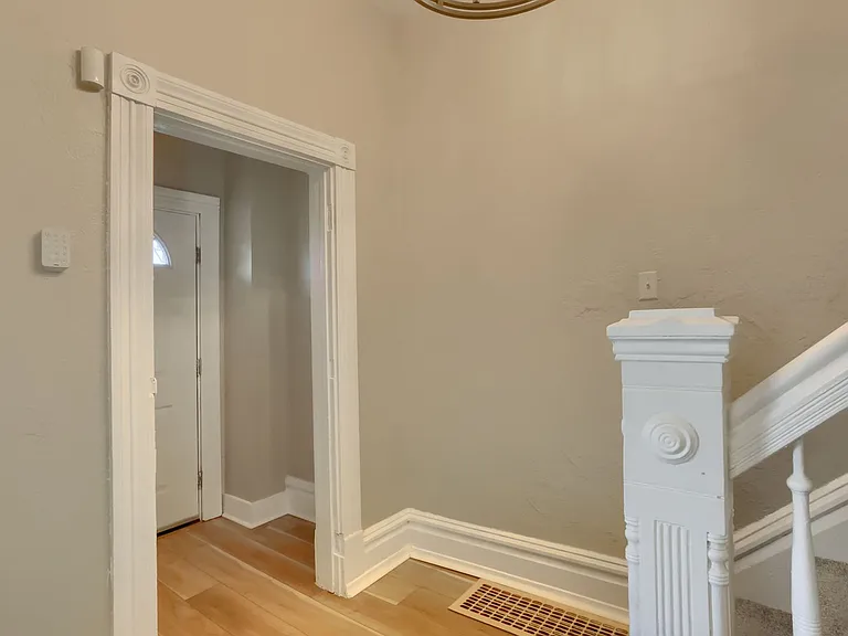 513 Grace St — Photo 4