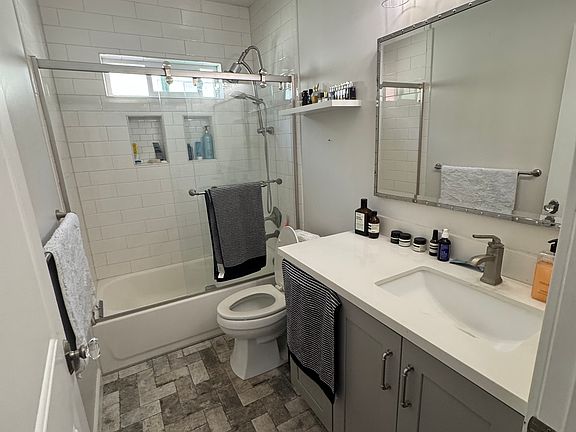 5th image of 5541 Hoover Ave