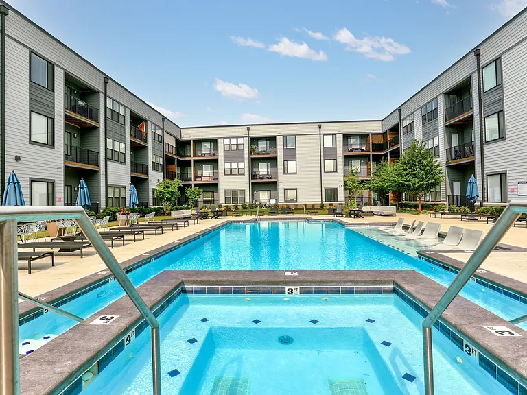 Pullman Pointe — Photo 44