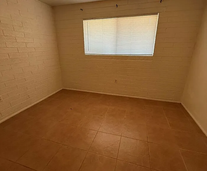 1007 E Silver St — Photo 6