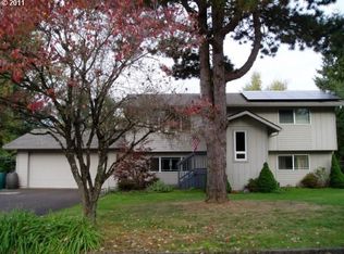 12233 Meadowlawn Dr, Oregon City, OR