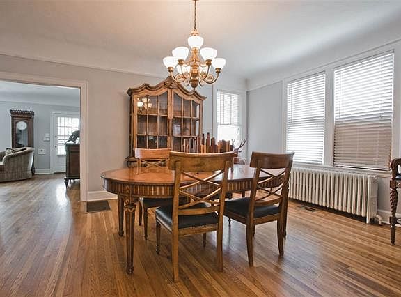 4th image of 866 N McLean Blvd