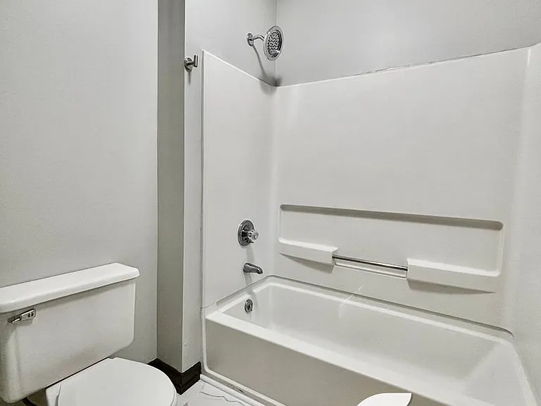 6727 Vaughn Rd — Photo 23