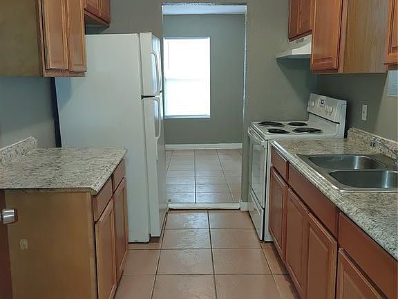 4th image of 2569 Broadway Ave