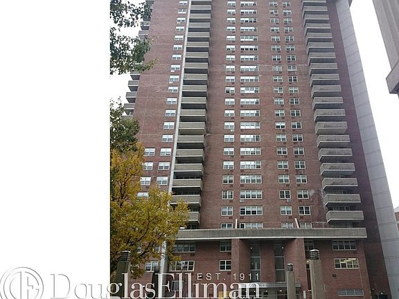 4th image of 80 N Moore St APT 28L