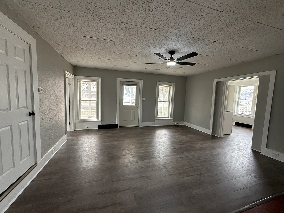 Building Photo - 209 E State St #1