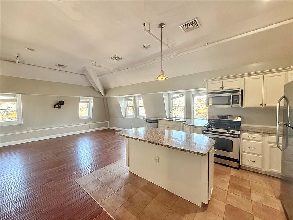 1st image of 23 Peck Ln Floor 3