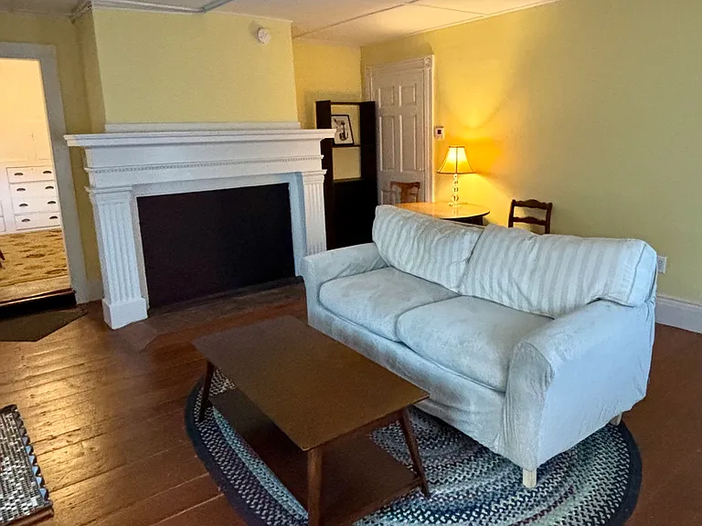 32 Government St — Photo 1