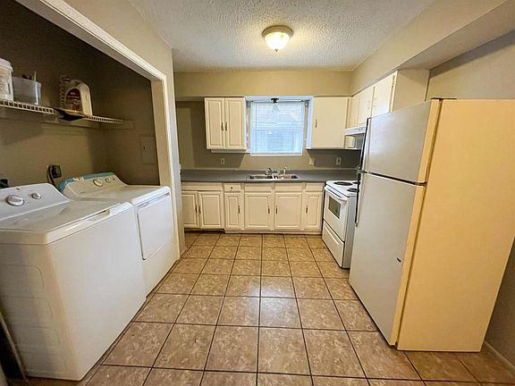 2nd image of 15514 Dwyer Blvd #15514