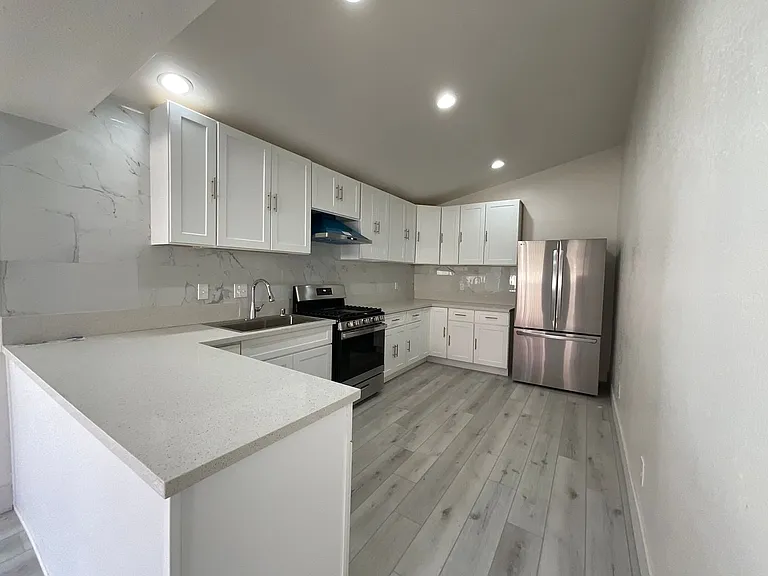 15345 Murray Ave — Photo 7