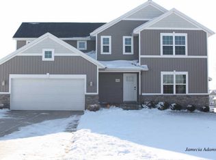 1706 Silverbow Dr SE, Caledonia, MI 49316