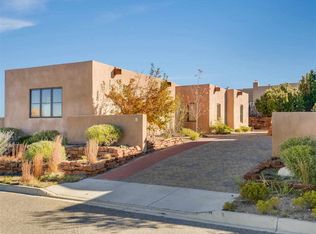 8 Calle Amistosa, Santa Fe, NM 87507