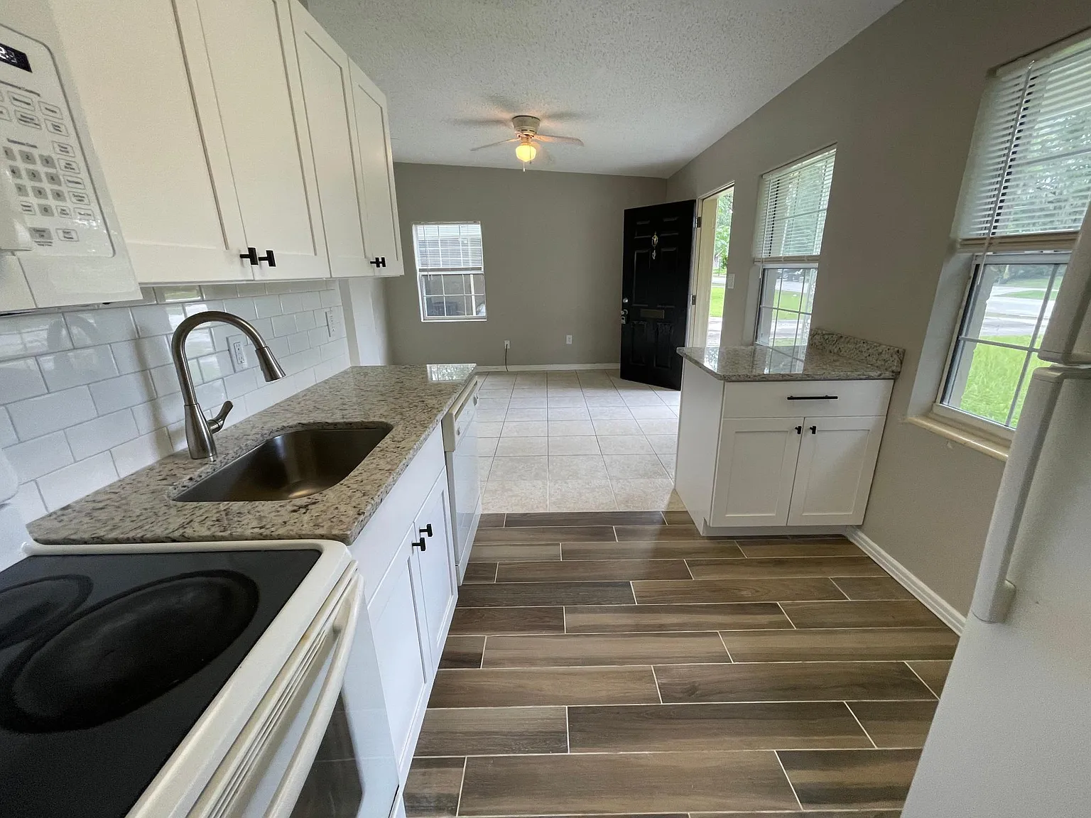 3 bed, 984 sqft, $1,600 — Photo 4