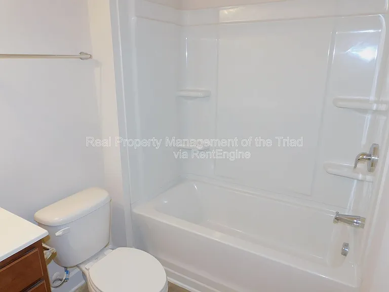 1427 Sawyer Ave — Photo 22