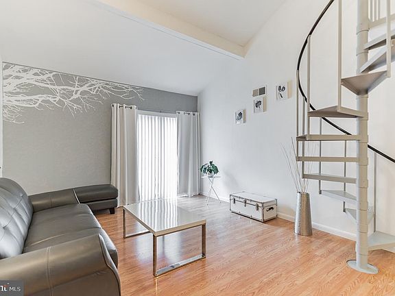 3rd image of 7224 Hilltop Dr #106