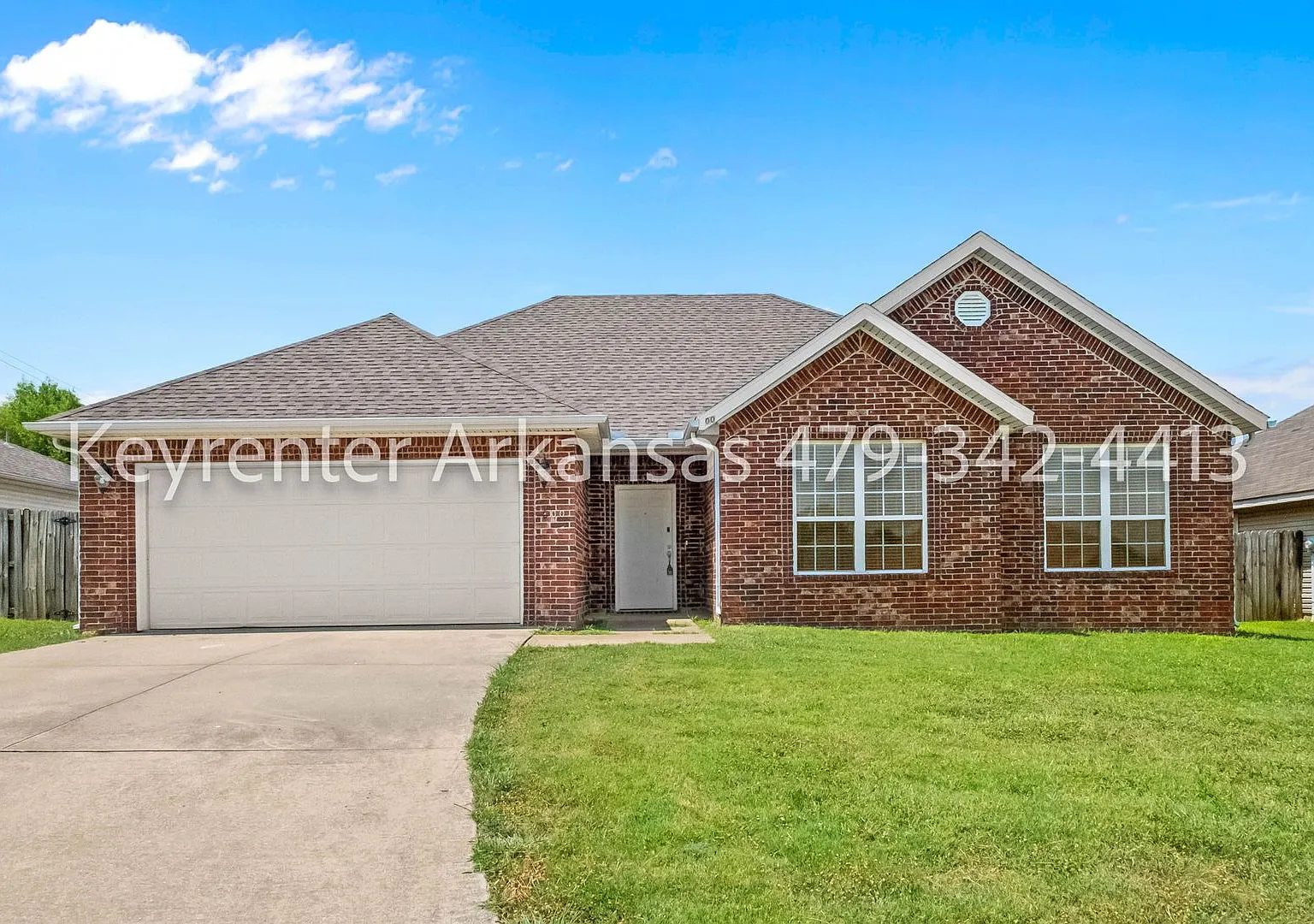 Bright 3 Bedroom Bentonville Home with Fenced Yard & Natural Light — Photo 1