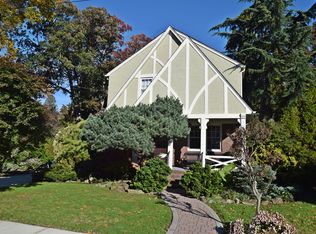 7 Cedar Rd, Malverne, NY 11565