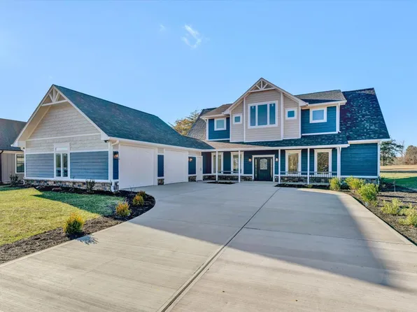 1075 Golf View Ct, Huddleston, VA 24104