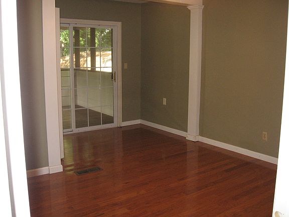 5th image of 1308 Scotsbury Cir