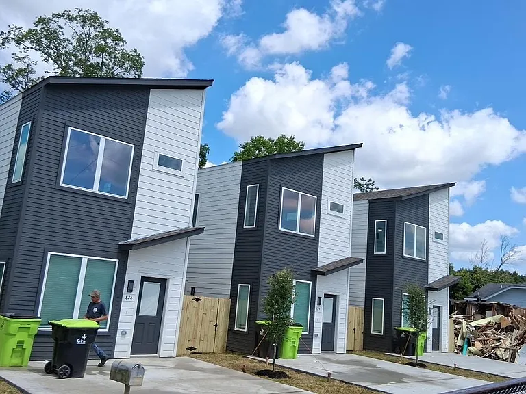 824 Mabel St — Photo 1