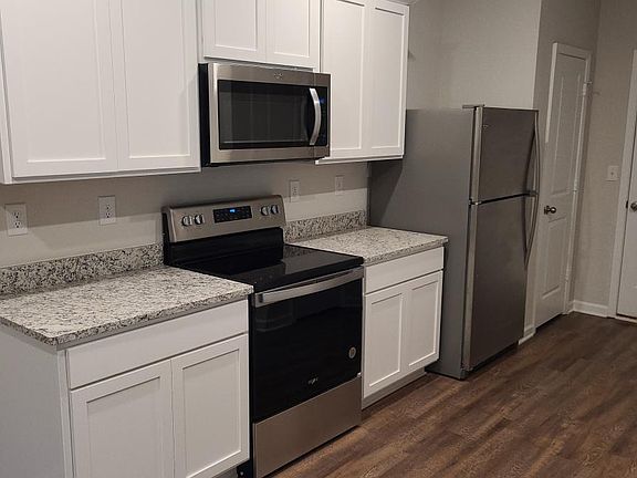 4th image of 3338 Bridgewood Dr