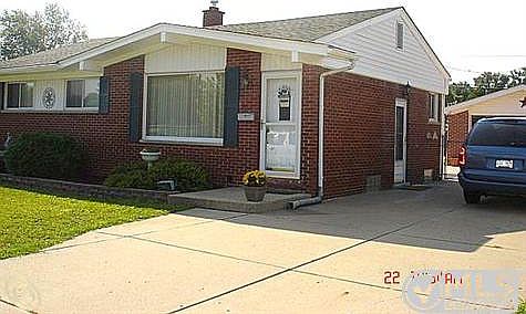 2nd image of 32209 Birchwood St