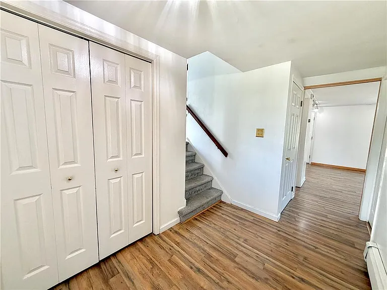 1160 Brentwood Ave — Photo 3