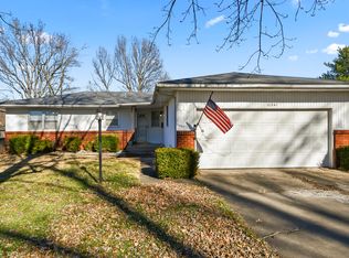 1541 E Crestview Street, Springfield, MO 65804