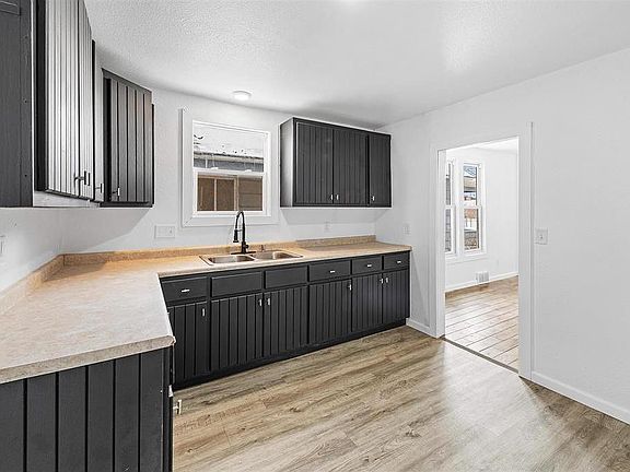 5th image of 1610 15th Ave #1610