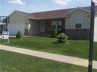 200 S Hill Crest Cir, Center Point, IA 52213