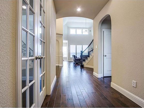 3rd image of 2556 Valley Glen Dr