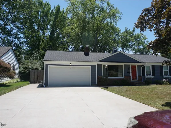 8488 Hallnorth Dr, Mentor, OH 44060