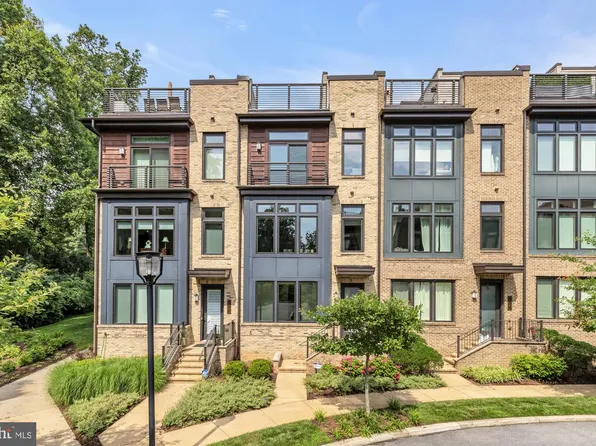 142 Winsome Cir, Bethesda, MD 20814