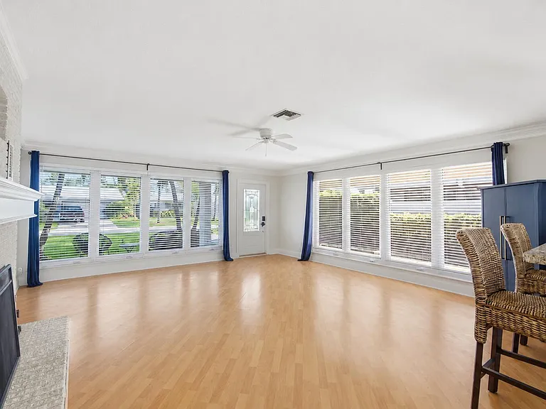 2685 SE 6th St — Photo 6