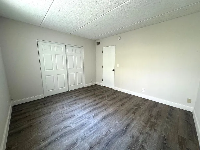 West Palm Lane — Photo 29