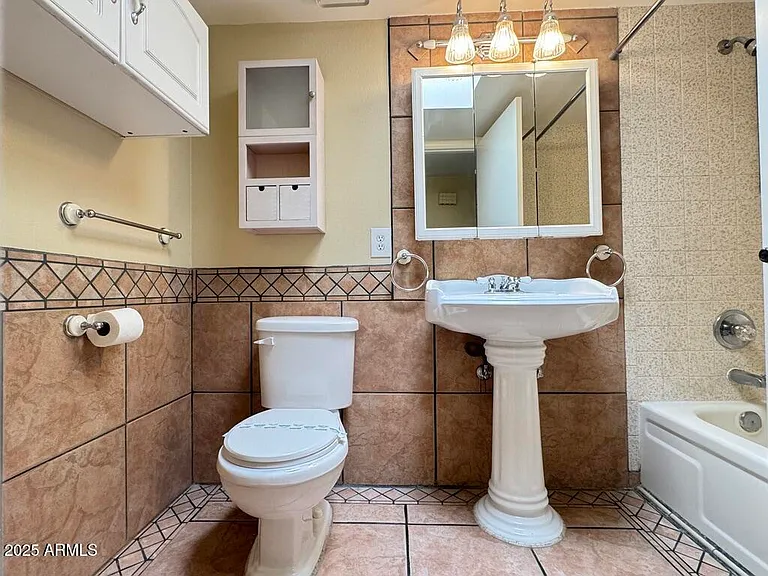 546 S Allred Dr — Photo 12