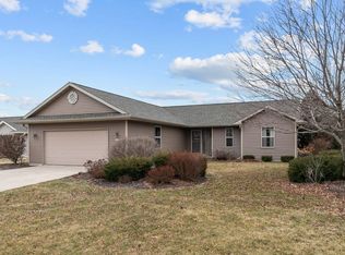 W6157 Rock Island Dr, Greenville, WI 54942