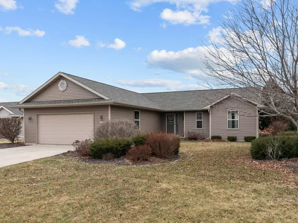 W6157 Rock Island Dr, Greenville, WI 54942