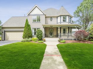360 Tanager Dr, Woodstock, IL 60098