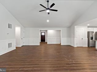 2 Libbys Ridge Rd, Berkeley Springs, WV 25411