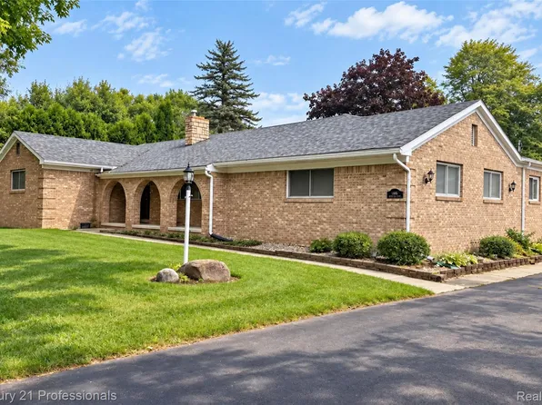 1466 N Beck Rd, Canton, MI 48187