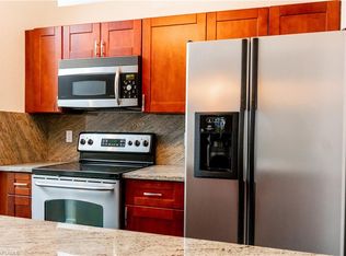 7524 Bristol Cir, Naples, FL 34120