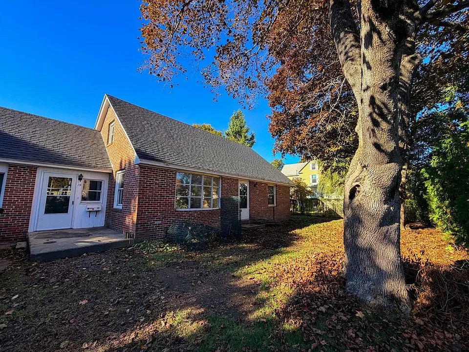 19 School St
